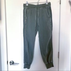 Gap • Green Tie Up Joggers